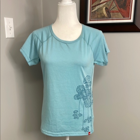 The North Face Tops - The North Face Womens Lilly Pad Short Sleeve Vapor Wick Tshirt Size Small Blue